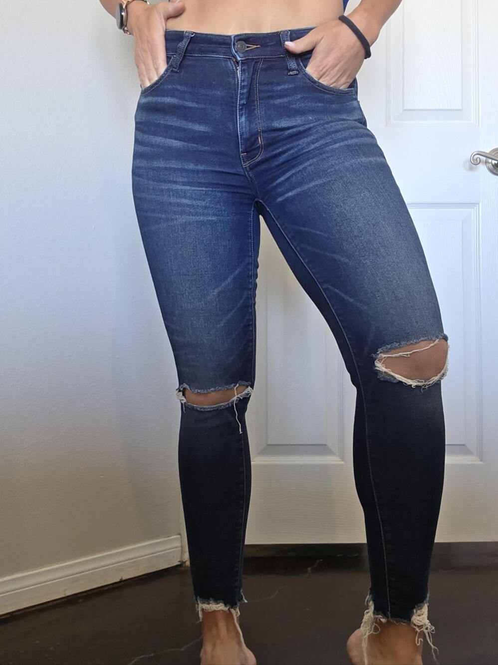 American EAGLE High-Rise Dark Blue Skinny Jeans. Size 4 Short Next Level Stretch